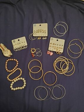 Mixed Earring & Bracelet Set